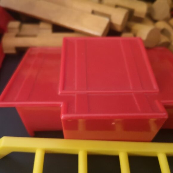 The Original Lincoln Logs Frontier Junction Set with White Windows & Red Roof - Picture 7 of 9